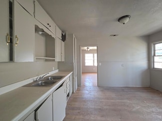 614 39th St, Lubbock, TX 79404