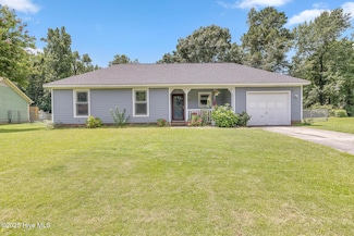 221 Woodcrest Ct, Jacksonville, NC 28540