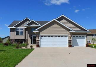 200 Pinehurst Dr, Mankato, MN 56001