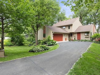 6790 W Shadow Lake Dr, Circle Pines, MN 55014