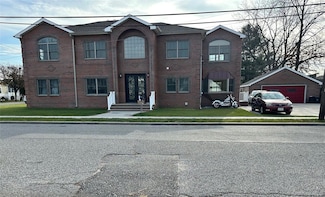 1260 Warwick St, Uniondale, NY 11553