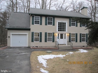 2867 Fairhaven Dr, Tobyhanna, PA 18466