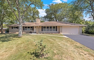 23W050 Hackberry Dr, Glen Ellyn, IL 60137