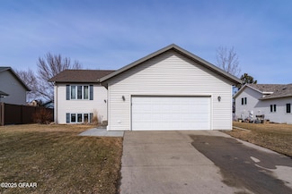 5120 8th Ave N, Grand Forks, ND 58203