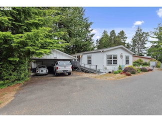 530 Village Pines Way, Coos Bay, OR 97420