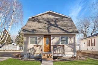 555 4th Ave SE, Wells, MN 56097