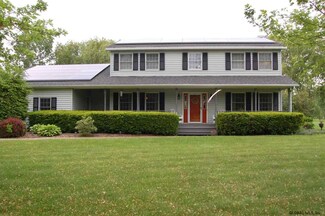 1461 Meadow Ln, Castleton On Hudson, NY 12033