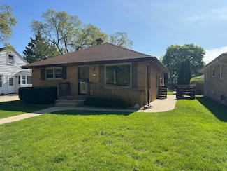 5760 N 69th St, Milwaukee, WI 53218