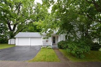 1 Race St, MacEdon, NY 14502
