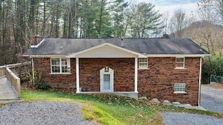 142 Cherry St, Daniels, WV 25832