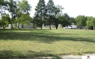 631 Bismark St, Beatrice, NE 68310