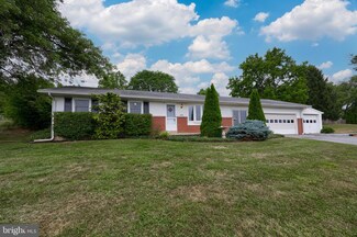 3235 Hillside Dr, Lebanon, PA 17046