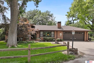 925 S 51st St, Lincoln, NE 68510