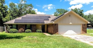 205 Clover Ln, Palestine, TX 75803