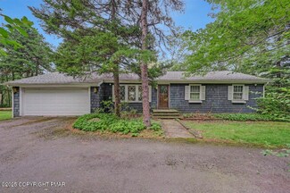 5142 Pine Tree Ln, Pocono Summit, PA 18346