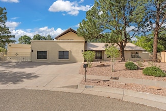 9117 Luna Del Oro Rd NE, Albuquerque, NM 87111