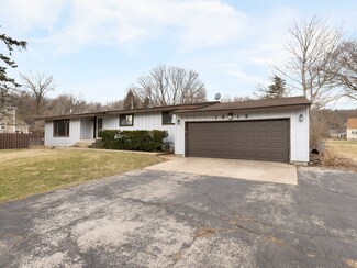 1212 Merrill Ave, Algonquin, IL 60102