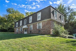 8725 Countryshire Ln, Kansas City, MO 64138