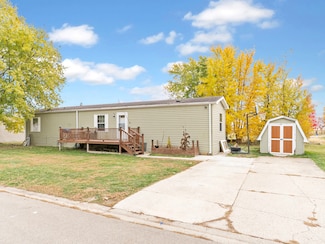 31 Peggy Dr, Sandwich, IL 60548