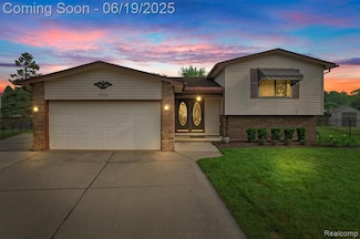 39502 Salvatore Dr, Sterling Heights, MI 48313