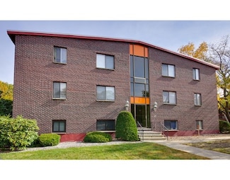1011 Main St Unit 17, Woburn, MA 01801