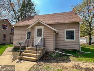 309 3rd St SW, Hampton, IA 50441