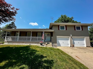 4670 N Adams Dr, Decatur, IL 62526