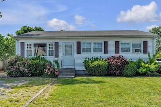 65 Ingalls St, Warwick, RI 02889