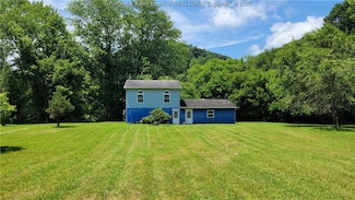 15 Courtside Dr, Branchland, WV 25506