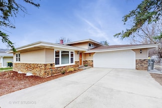14 W 56th Place, Westmont, IL 60559