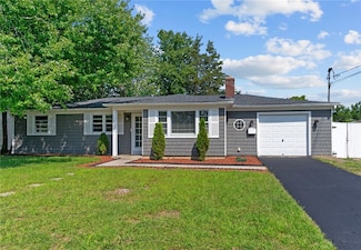 27 Metropolitan Dr, Warwick, RI 02886