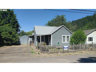 317 S Cedar St, Drain, OR 97435