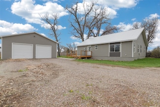 140 W Fox St, Simms, MT 59477