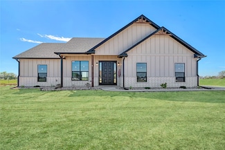 201 Private Road 33083, Sumner, TX 75486