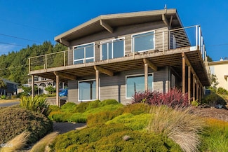1918 NE 66th St, Lincoln City, OR 97367
