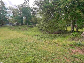 639 S Harper St, Laurens, SC 29360