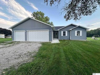 371 Oak St, Dwight, NE 68635
