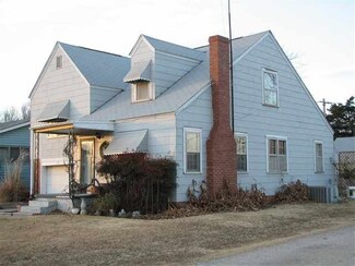 607 Kaw St, Perry, OK 73077