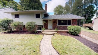 33 Prentiss St, Munroe Falls, OH 44262