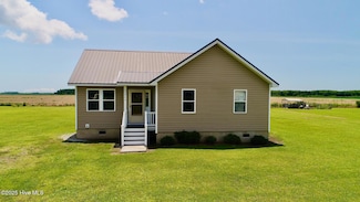 269 Lakeview Rd, Engelhard, NC 27824