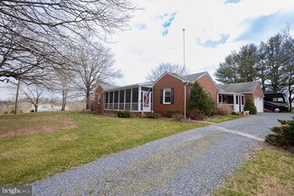 2116 Whitacre Rd, Cross Junction, VA 22625