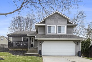 2356 Thistledowne Dr NE, Grand Rapids, MI 49505