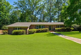 2602 Sierra Cir, Hattiesburg, MS 39402