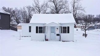 402 W 6th St, Cameron, MO 64429