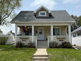 1228 N 18th St, Manitowoc, WI 54220