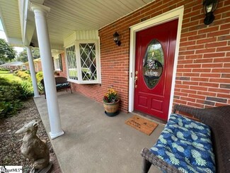 15 Fairlawn Cir, Greenville, SC 29617