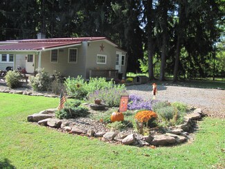 52 Creek Rd, Mill Hall, PA 17751