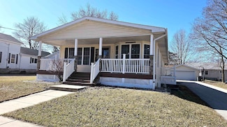 219 N 4th St, Palmyra, WI 53156