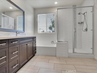 8258 N Haven Ln, Northridge, CA 91325