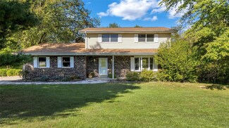 2555 Oakridge Dr, Waterloo, IL 62298
